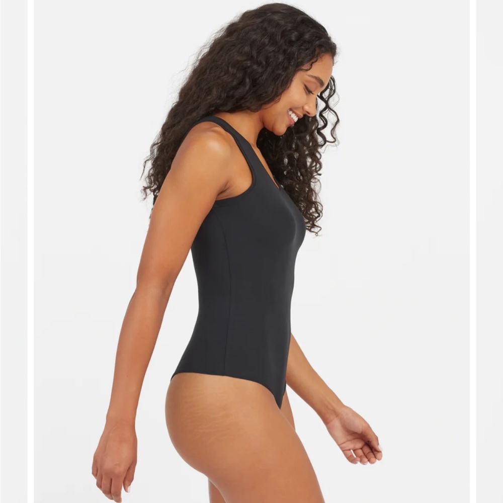 NWT Spanx Suit Yourself Scoop Neck Tank Bodysuit in Black